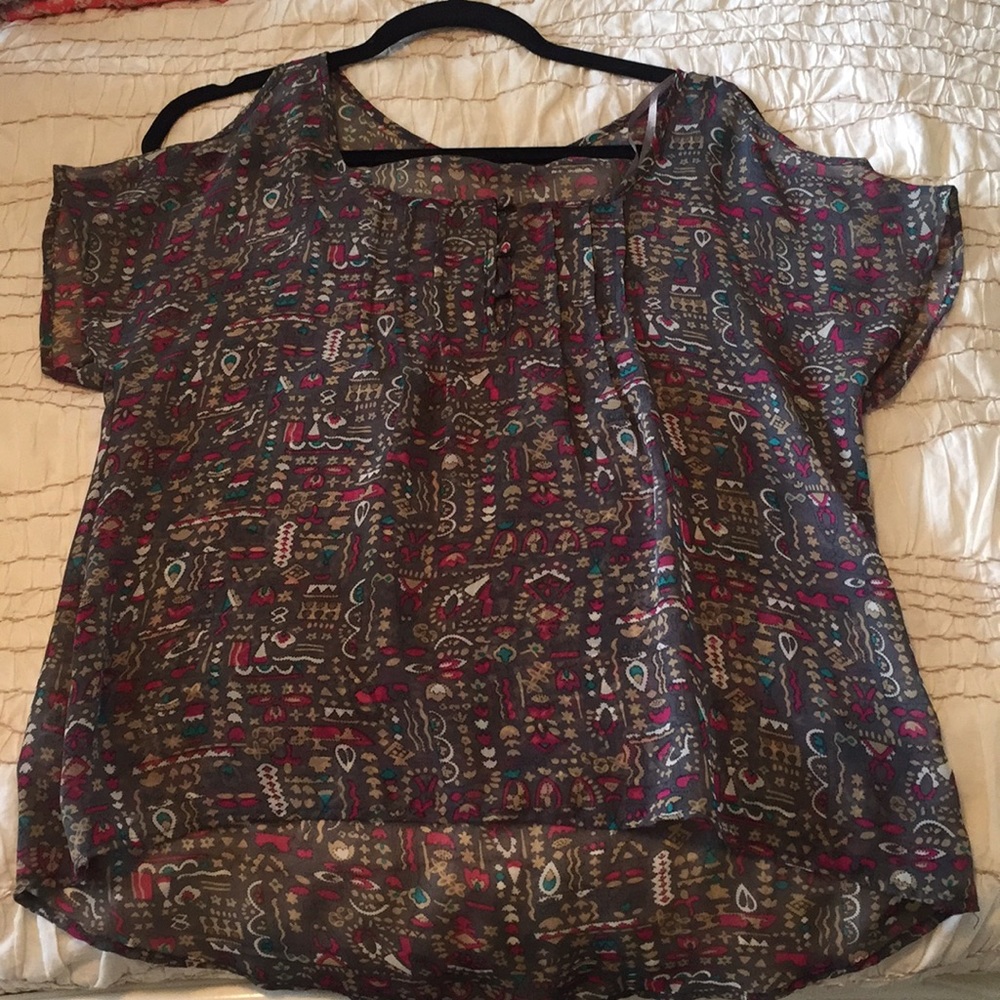 Short sleeve blouse with shoulder cutouts